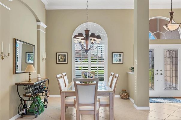 Chandelier, Dining room, Interior, Pendant Lights