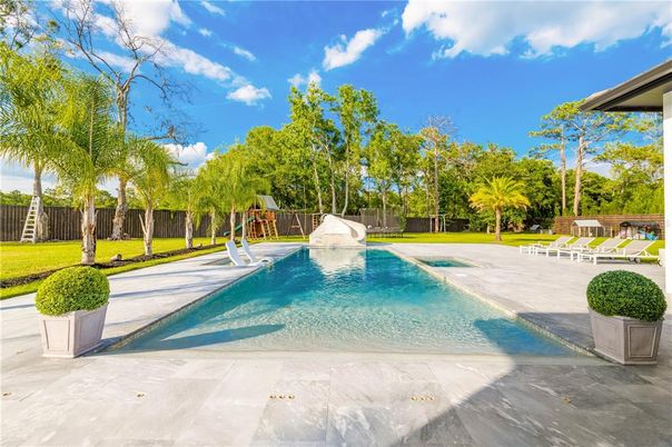 Exterior, Playground, Pool