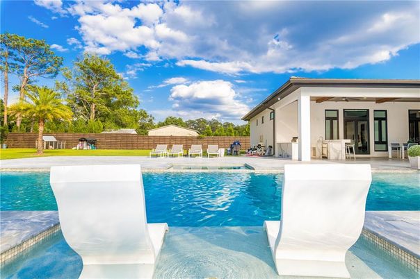 Exterior, Pool