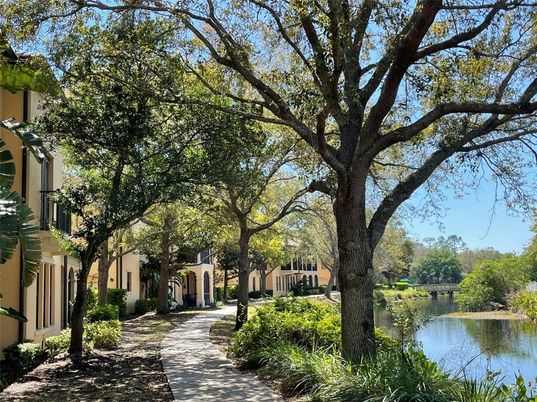 Exterior, Lake