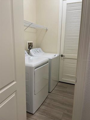 Interior, Utility Closets, Washer, Wood Texture Flooring