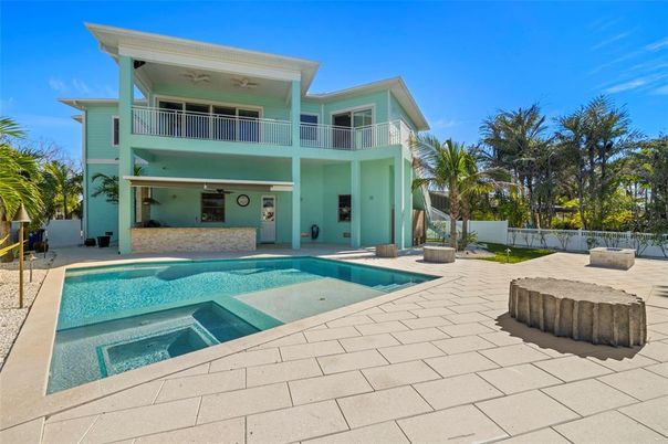 Exterior, Pool