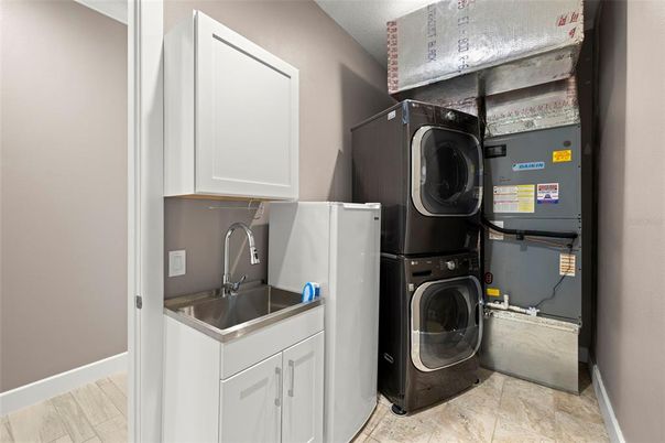 Interior, Utility Closets, Washer, Wood Texture Flooring