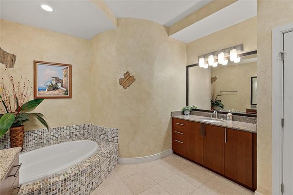 Bathroom, Interior, Recessed Lighting
