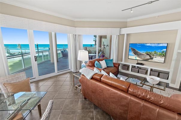 Interior, Living room, Water
