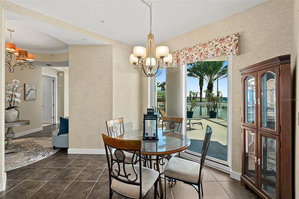 Chandelier, Dining room, Interior