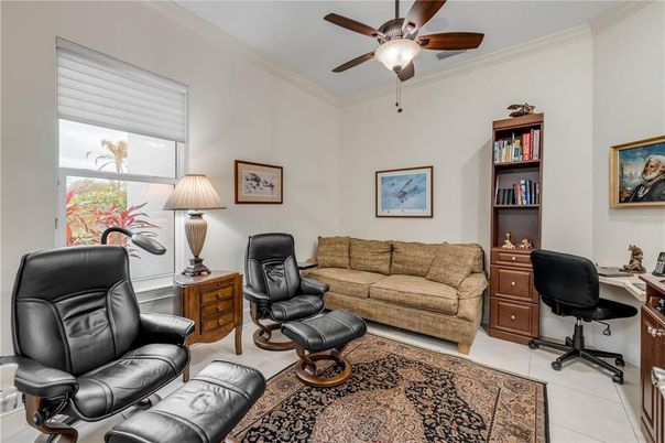 Home Office, Interior
