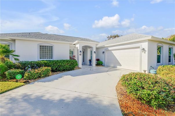 Attached, Exterior, Facade, Ranch
