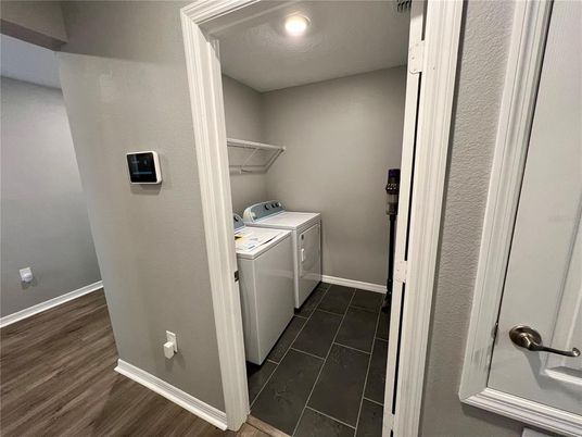 Interior, Recessed Lighting, Washer, Wood Texture Flooring