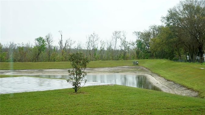 Exterior, Lake