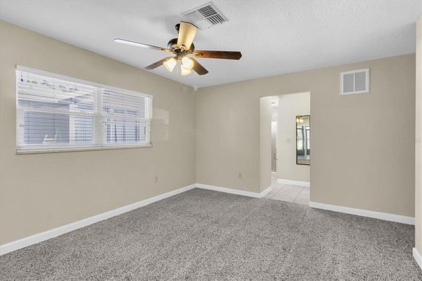 Empty room, Interior