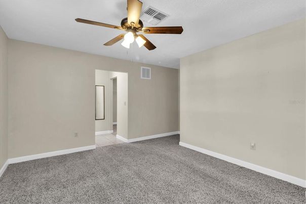 Empty room, Interior