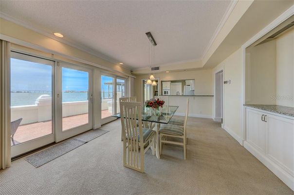 Dining room, Interior, Pendant Lights, Recessed Lighting, Water