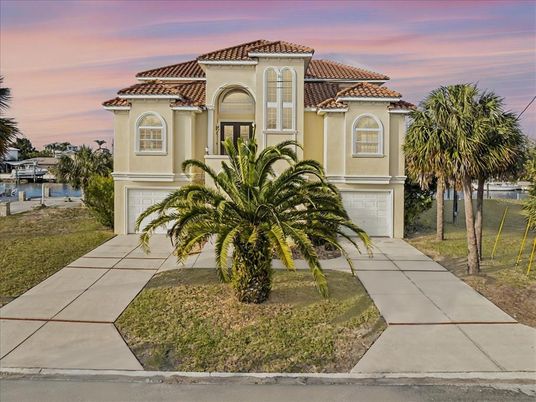 Attached, Exterior, Facade, Mediterranean