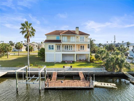 Exterior, Lake