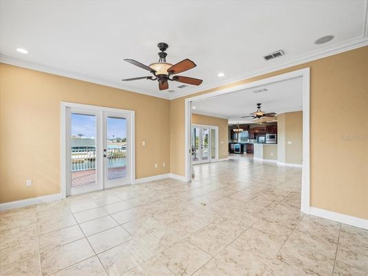 Empty room, Interior, Recessed Lighting