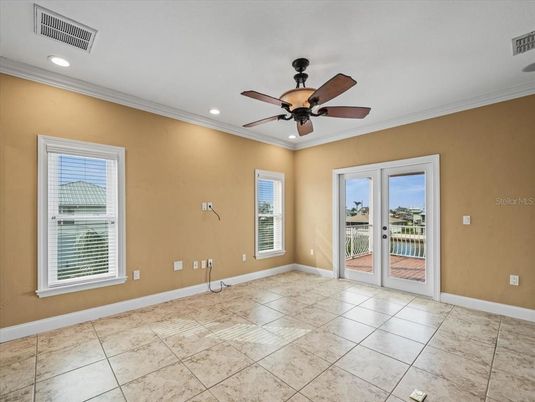 Empty room, Interior, Recessed Lighting