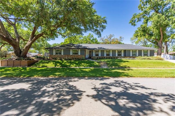 Backyard, Exterior, Facade, Ranch