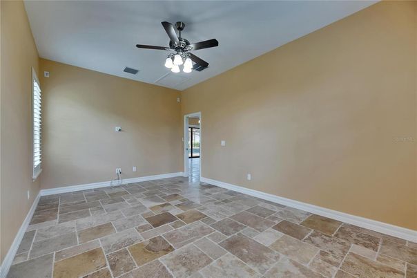 Empty room, Interior