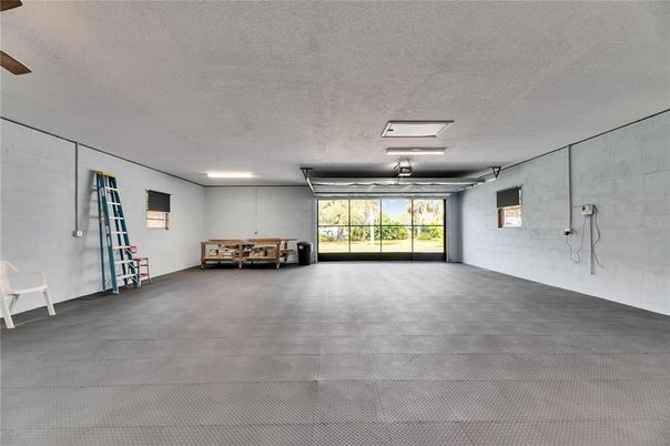 Garage, Interior