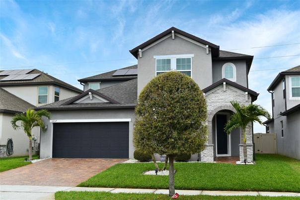 Attached, Exterior, Facade, Solar Panels, American Craftsman