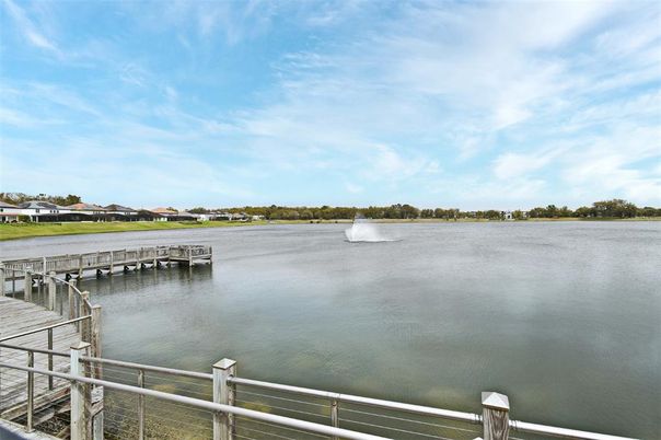 Exterior, Lake