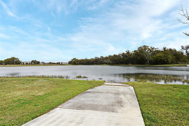 Exterior, Lake