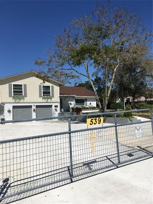 Attached, Exterior, Facade, Ranch