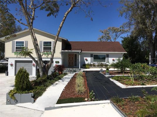 Attached, Exterior, Facade, Ranch