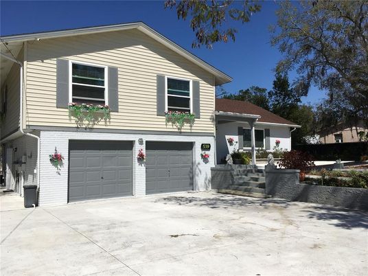 Attached, Exterior, Facade, Split Level
