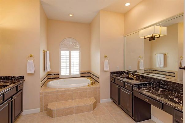 Bathroom, Dual Sink Vanities, Interior, Recessed Lighting