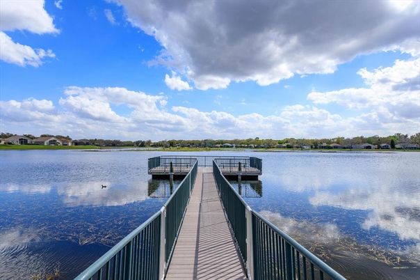 Exterior, Lake