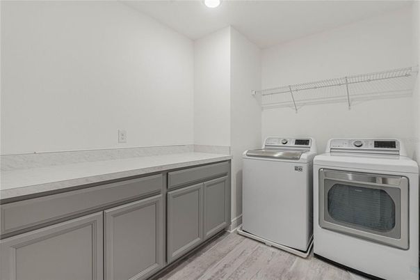 Interior, Recessed Lighting, Washer, Wood Texture Flooring