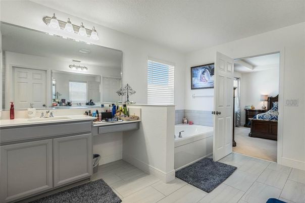 Bathroom, Dual Sink Vanities, Interior