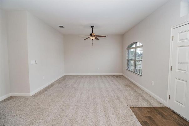 Empty room, Interior