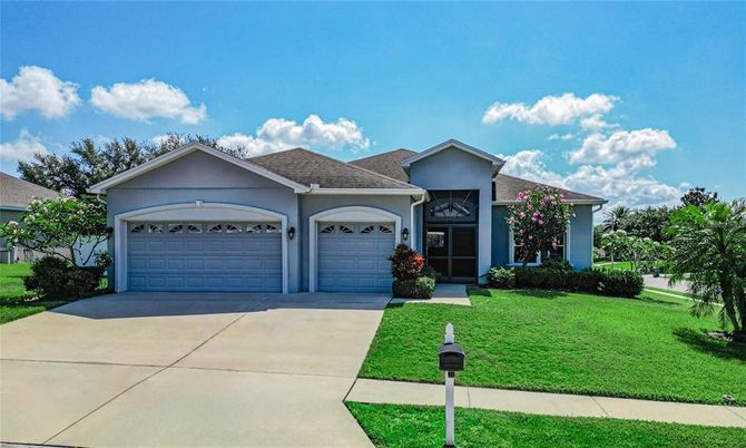 Attached, Exterior, Facade, Ranch