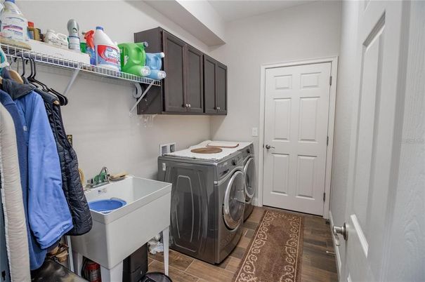 Interior, Washer, Wood Texture Flooring