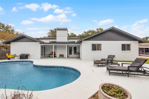 Exterior, Pool