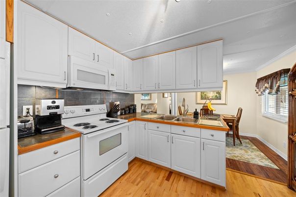 Dining room, Interior, Kitchen, Recessed Lighting, Wood Texture Flooring