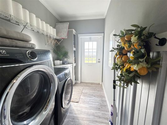 Interior, Utility Closets, Washer, Wood Texture Flooring