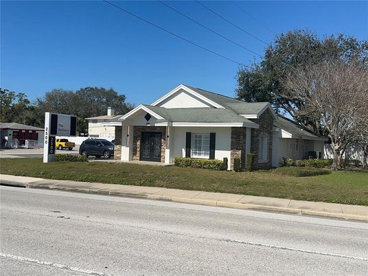 Exterior, Facade, Ranch