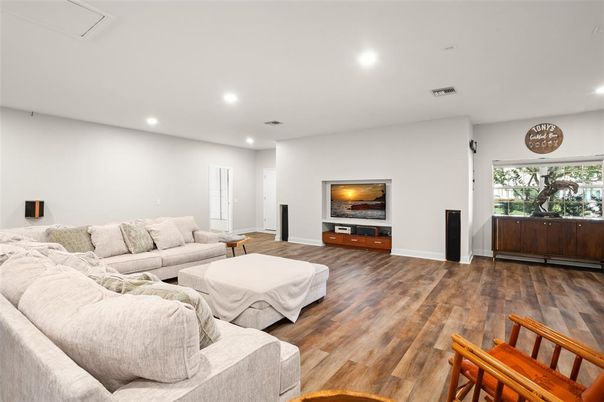 Interior, Living room, Recessed Lighting, Wood Texture Flooring