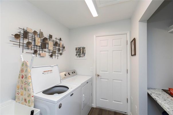 Interior, Washer, Wood Texture Flooring