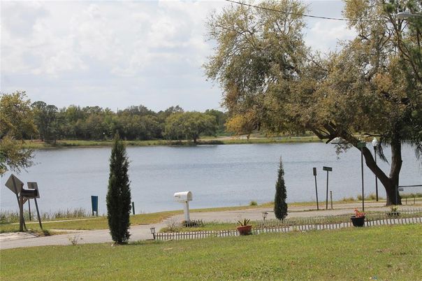 Exterior, Lake