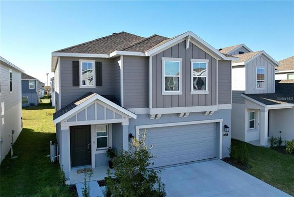 Attached, Exterior, Facade, American Craftsman