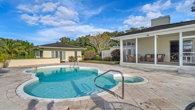 Exterior, Pool