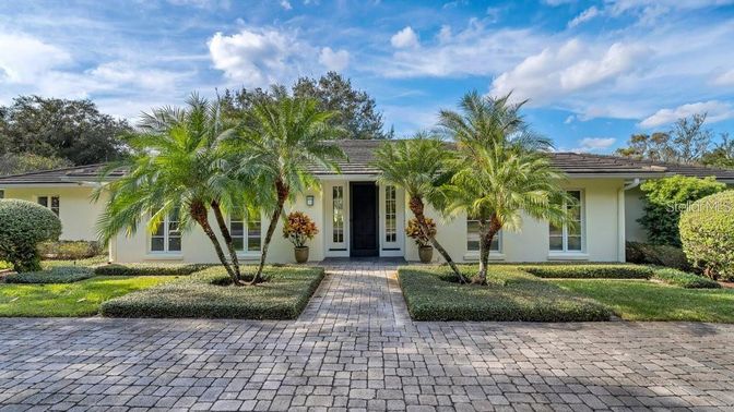 Exterior, Facade, Ranch