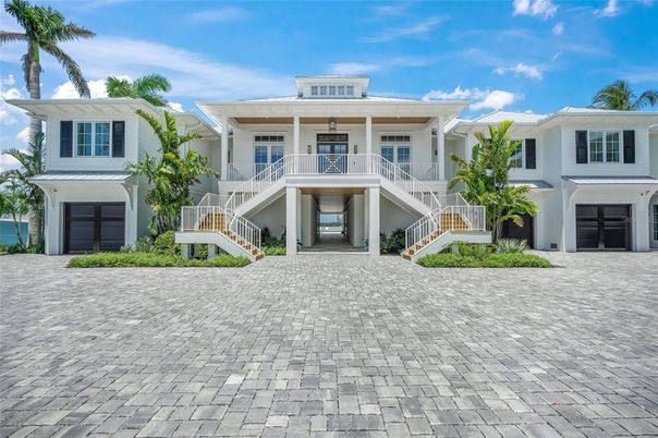 Attached, Exterior, Facade, Mediterranean