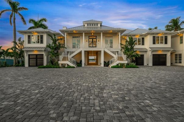Attached, Exterior, Facade, Mediterranean
