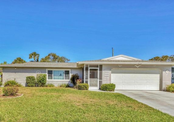 Attached, Exterior, Facade, Ranch